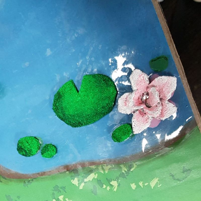 Lily flower and lilypads with foam material, and soft plastic used for lake